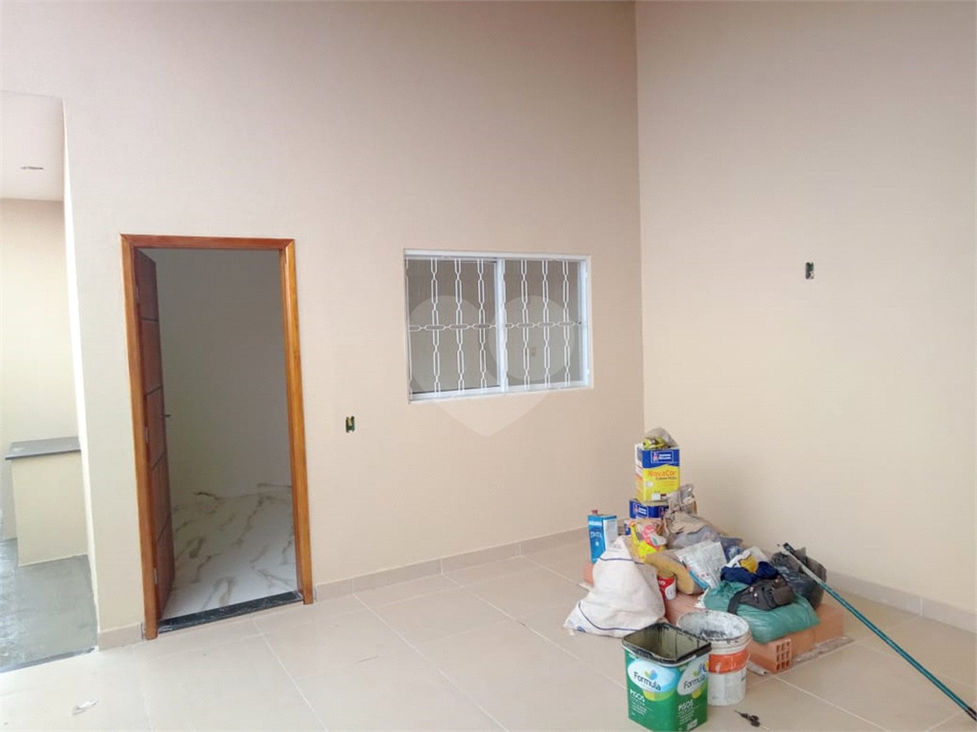 Casa á venda, com 02 Dormitórios, em Jardim Medeiros.