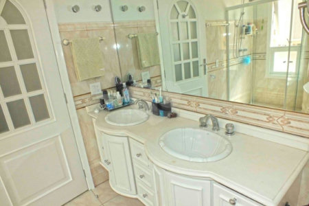 Casa à venda com 5 suítes no condomínio Vilaggio Monte Alegre, São Paulo - SP