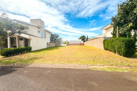 Terreno com 494m2 á venda, no condomínio Damha II, em São Carlos.