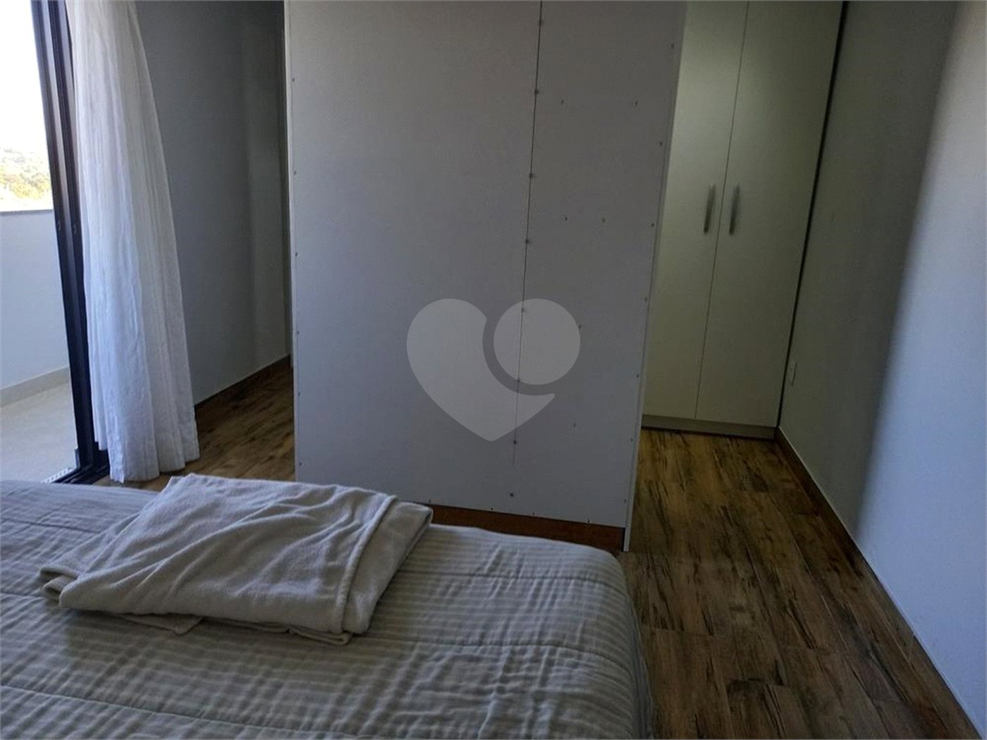 Sobrado à venda com 5 quartos, sendo 3 suítes, em Residencial Jatobás, Louveira, SP