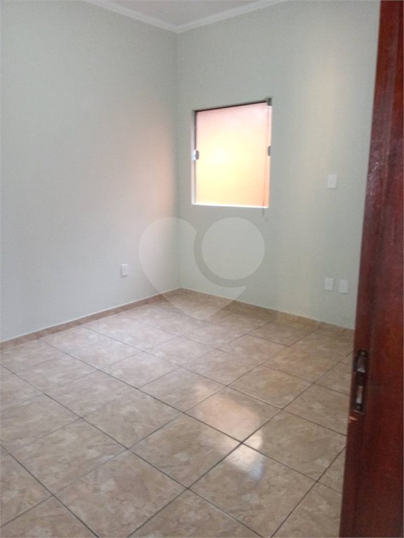 Casa térrea com salão comercial para venda no Maria Stella Fagá.