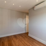 Apartamento para venda em Moema com 3 quartos, sendo 3 suítes, 2 vagas, 149 m²