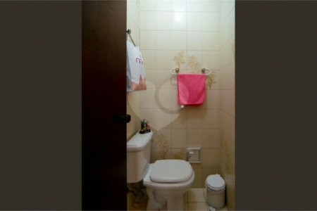 Casa para venda e locação no Campo Belo de 120M² com 3 dormitórios, 1 suíte e 3 vagas