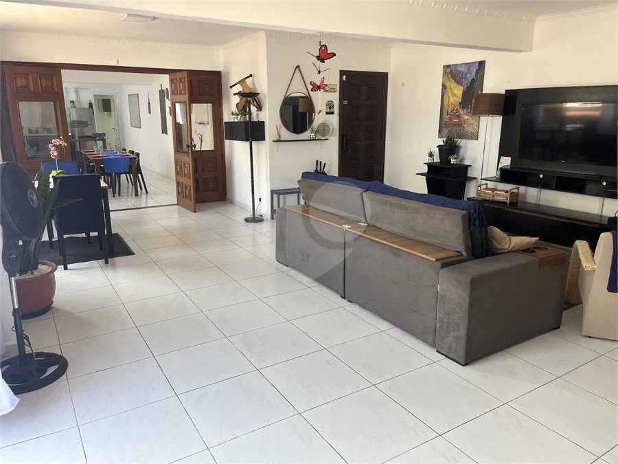 Cobertura de 300 m² com vista panorâmica para o mar