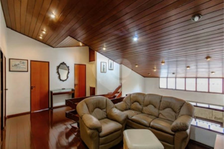 Casa para locação no Jardim da Saúde – São Paulo Imóvel amplo e elegante, com 360 m² de área construída em terreno de 400 m²