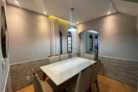 Casa com piscina disponivel para venda com 250m² - Jardim Paris / SP
