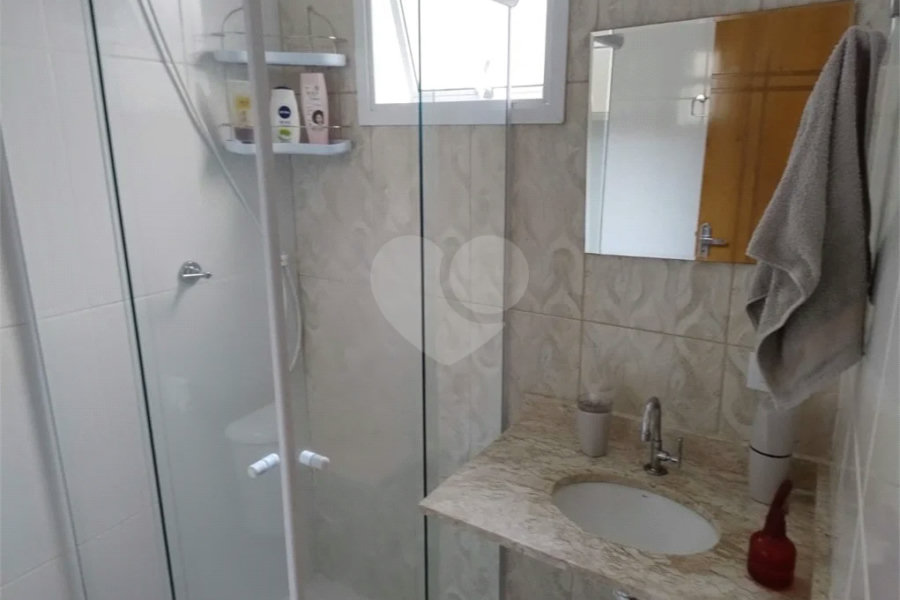 Vende-se Sobrado com 2 Suítes em Condomínio Fechado – Vila Ré