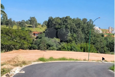 Refúgio Exclusivo em Indaiatuba: Lote Premium com Vista para o Lago e Projeto Aprovado no Condomínio Casa do Lago