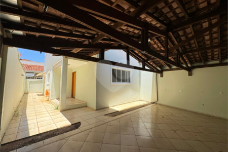 Casa á venda, com 3 dormitórios, no bairro Planalto paraíso em São Carlos.