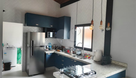 Casa Térrea à venda com 3 suítes no condomínio Portal do Bosque, Louveira - SP