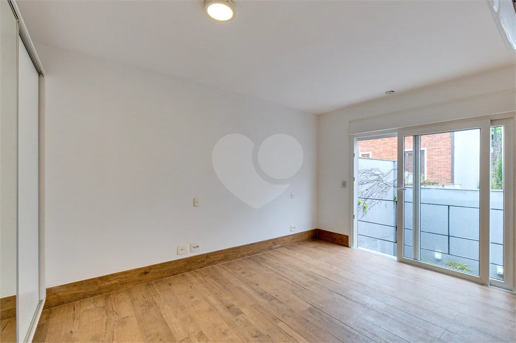 Casa de vila com 2 quartos á venda no Alto da Boa Vista, São Paulo - SP