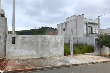 Terreno à Venda com 384m² - Serras de Atibaia II - Atibaia/SP.