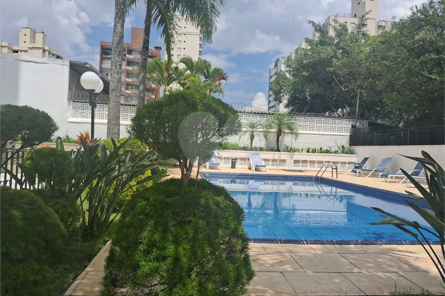 Prédio com portaria 24 horas, e lazer. Apartamento com 3 dormitórios, uma suíte, 2 vagas de garagem