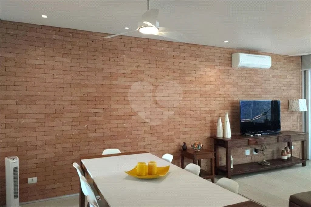 Maravilhosa Casa em Condomínio com 4 Suítes na Praia de Juquehy!!!