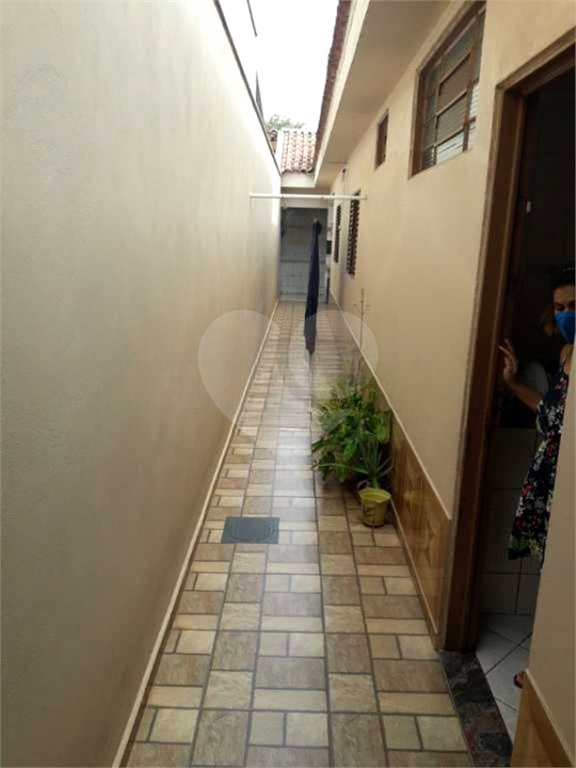 Casa térrea para venda, com 2 dormitórios, sendo 1 suíte.