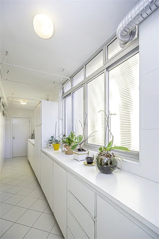 Apartamento á venda em Higienópolis com 212m² 3 dormitórios 1 suíte 2 vagas