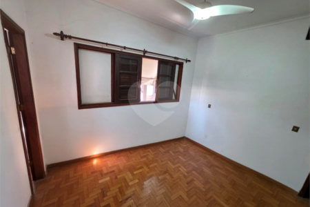 Casa Térrea 5 quartos bem localizada com piscina.