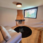 Indaiatuba- Vale das Laranjeiras - Vista dos fundos para o lago - Casa assobradada - 3 pisos, 4 quartos, 2 suítes, uma com hidro ,escritório, sala 3 ambientes, lareira, lavabo,cozinha ampla, despensa, lavanderia, churrasqueira, forno pizza, 6 wcs, piscina, jardim despensa, garagem, segurança