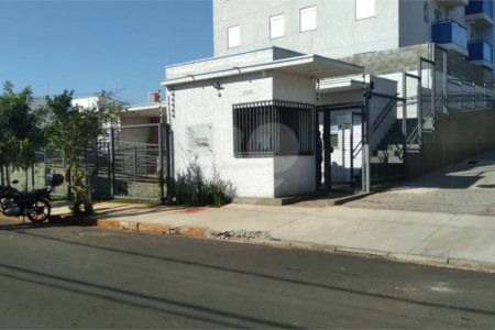 Apartamento térreo no Residencial Sineu