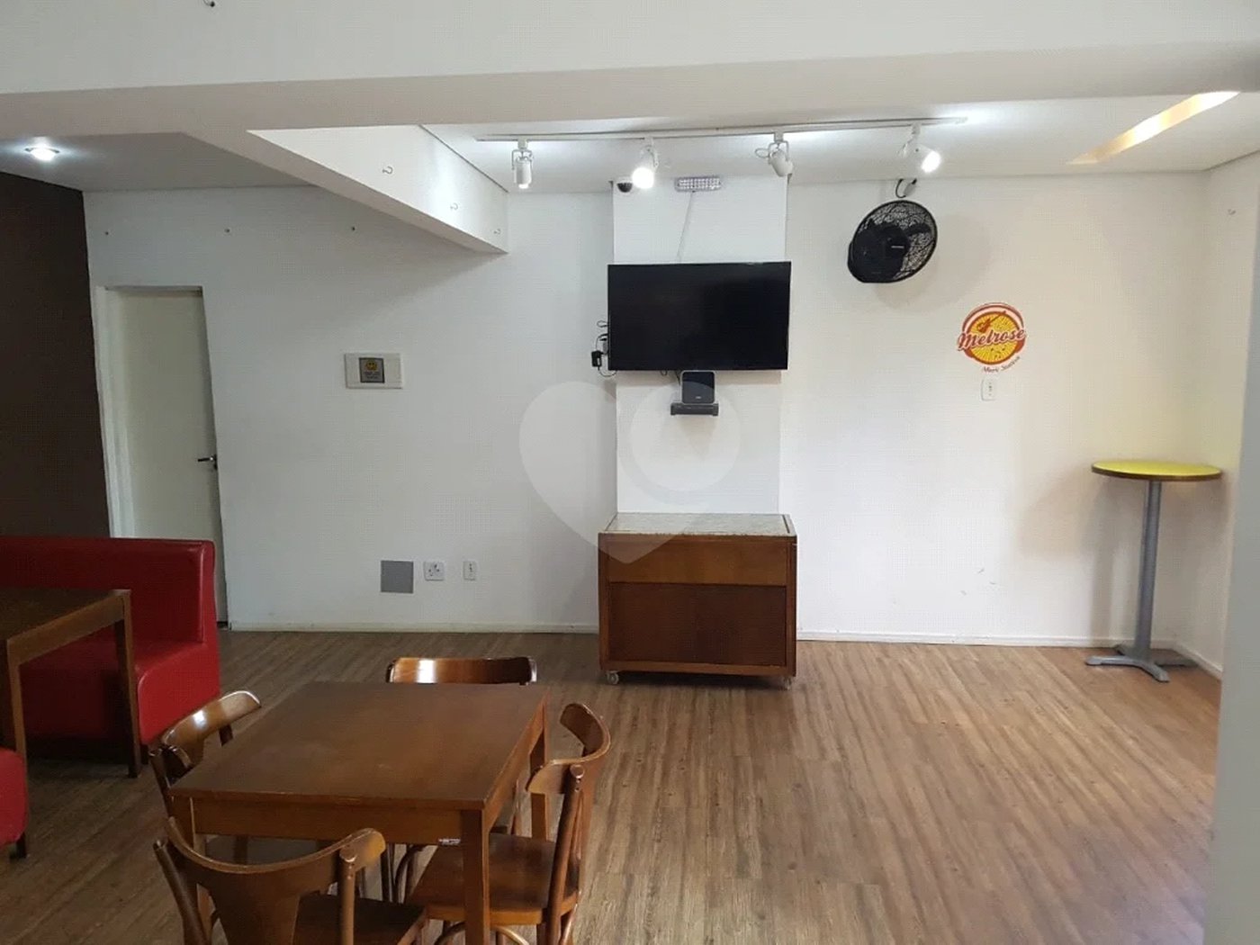 Apartamento à venda, com 1 quarto, armários, varanda, 1 vaga no Jaraguá em São Paulo