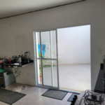 Sobrado com 14 metros de frente , na Região do Jardim Guapira , próximo ao Clube Guapira com 5 dormitórios, sendo 3 suíte com armários embutidos ,banheiro social, Sala para 2 ambientes, escritório com banheiro .cozinha ampla com armários, área de serviço ,dispensa, quintal com banheiro externo c