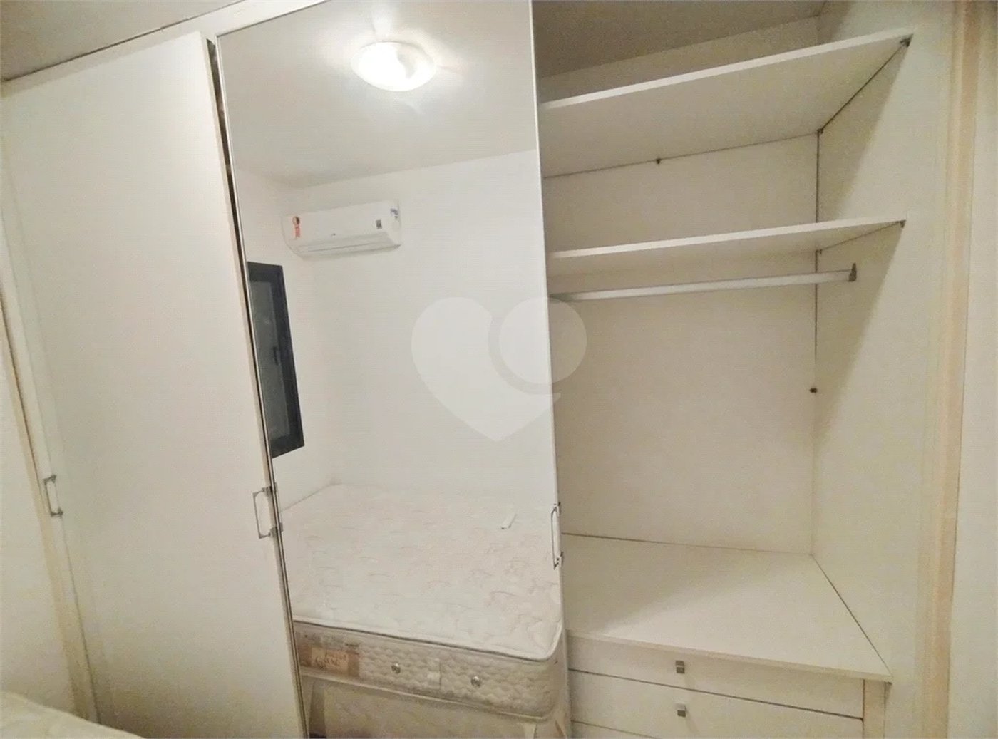 Apartamento mobiliado em Moema, - 1 quarto, sala e cozinha - 1 vaga