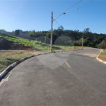 Terreno em condomínio fechado com 1.086 metros, pronto para construir, ampla área de lazer, aceita financiamento
