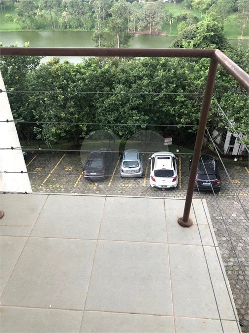 Apartamento em Bragança Paulista com 1 suíte, cozinha americana, varanda, 1 vaga garagem, área lazer com piscina e salão de festas