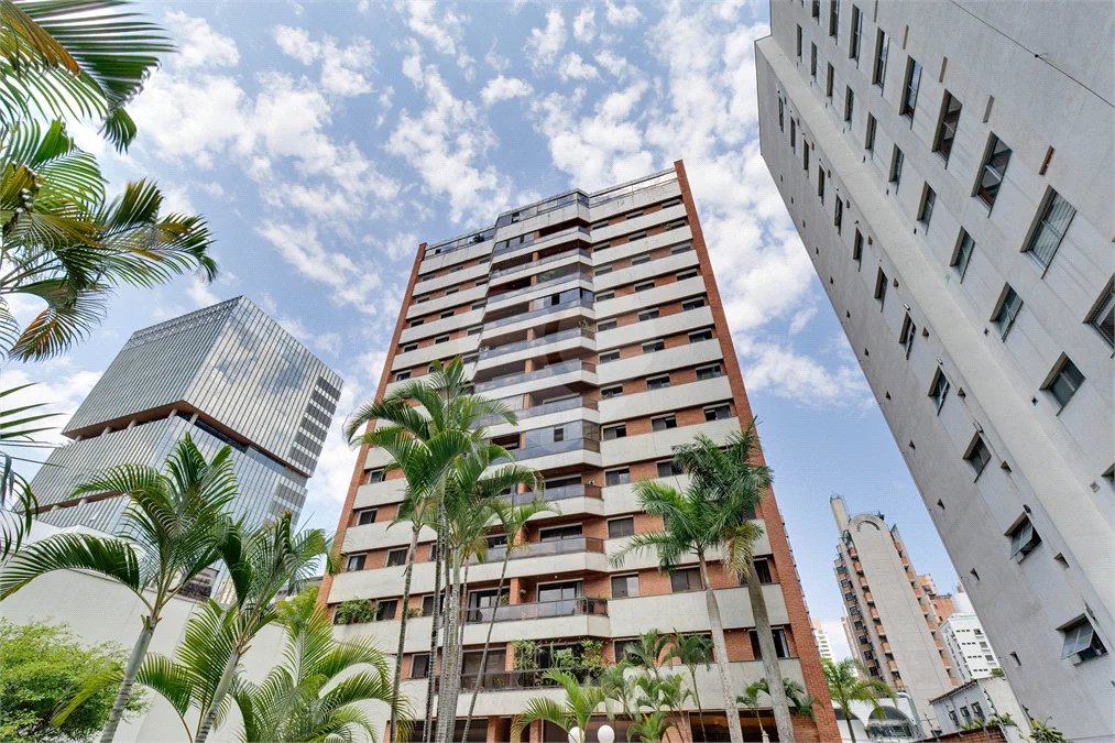 Apartamento à venda com 2 quartos, sendo 1 suíte,  em Campo Belo, São Paulo, SP