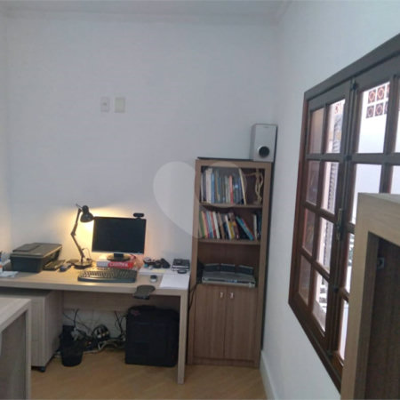 Sobrado espaçoso e bem localizado