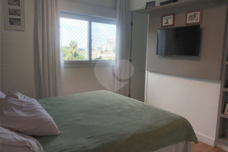 Apartamento 3 dormitórios, região do Campo Belo. Condomínio com laser completo.
