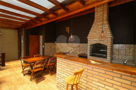 Casa à Venda em São Caetano do Sul com 188 m², 2 Vagas e Churrasqueira.