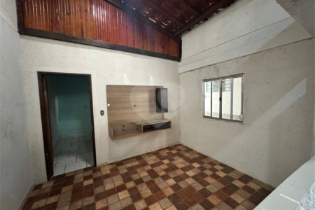 Casa á venda, com 2 Dormitórios e Edícula, em São Carlos-SP.