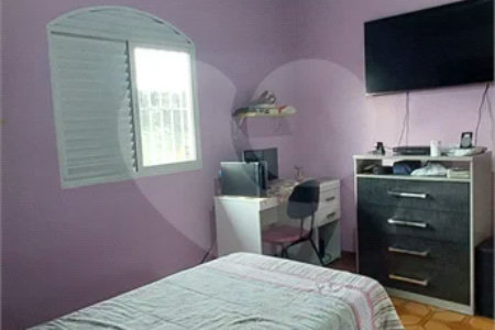 Sobrado espaçoso em São Miguel Paulista com 5 dormitórios e 5 vagas.