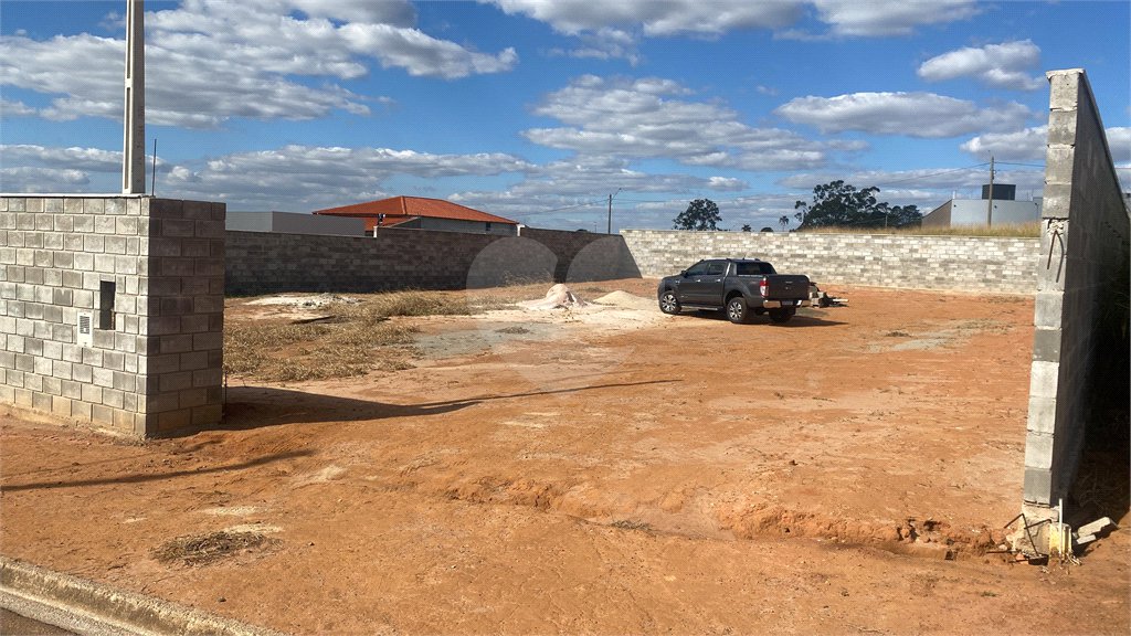 Terreno com 1.000m2 á venda, em São Carlos-SP.