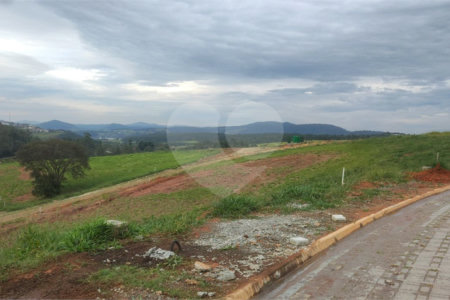 Terrenos de 300 metros em condomínio fechado e prontos para construir na região de Atibaia