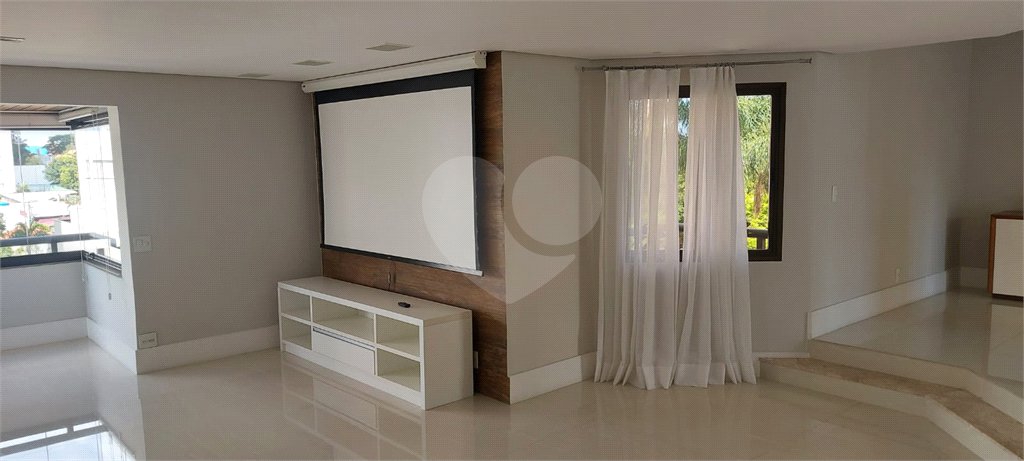 Apartamento à venda no Campo Belo de 245m² com 3 suítes e 3 vagas