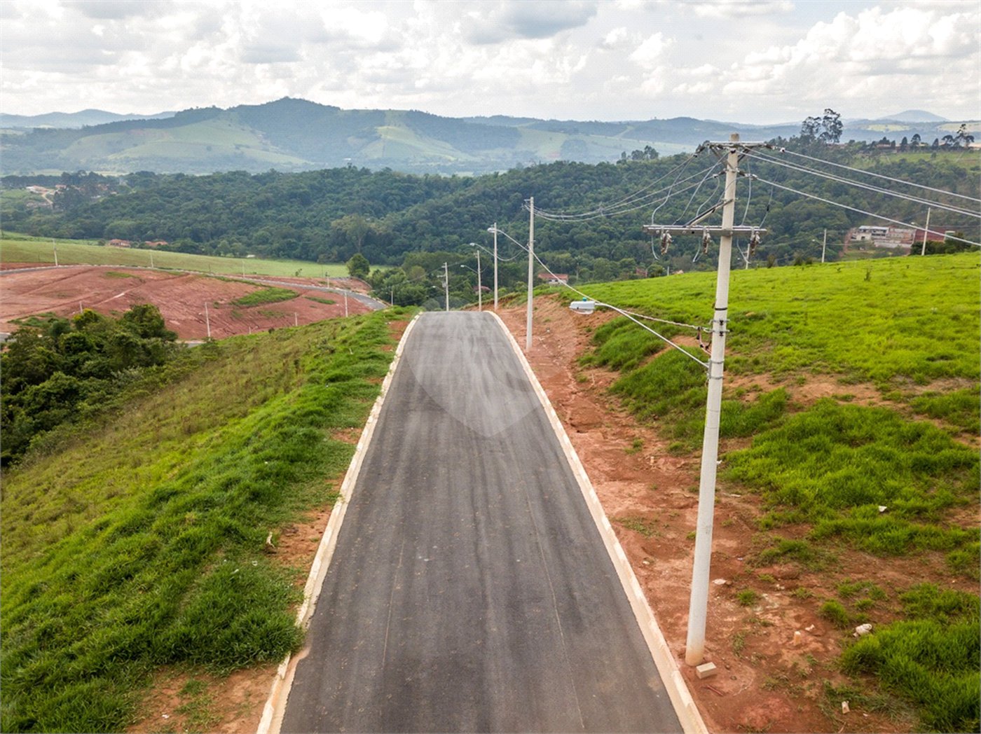 Terrenos a partir 300 metros em condomínio fechado e pronto para construir, aceita financiamento