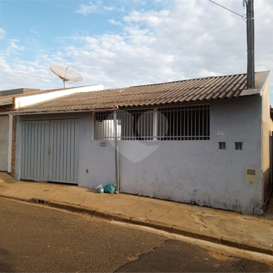 Casa térrea para venda, com 2 dormitórios.