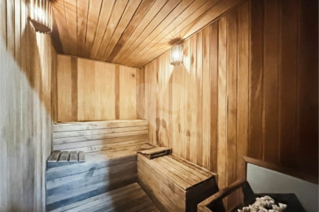 Apartamento para locação com 2 dormitórios, sendo 1 suíte com 02 vagas, totalmente climatizado nos 3 ambientes