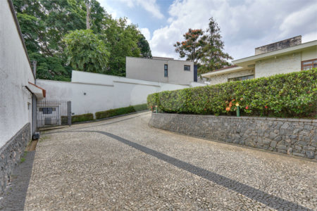 Casa Térrea à venda com 4 quartos, sendo 2 suítes, em Alto da Boa Vista, São Paulo, SP
