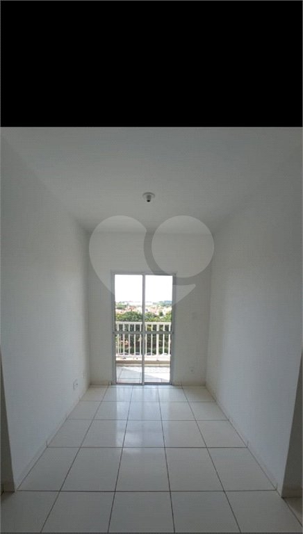 Apartamento no Condomínio Flor de Liz.