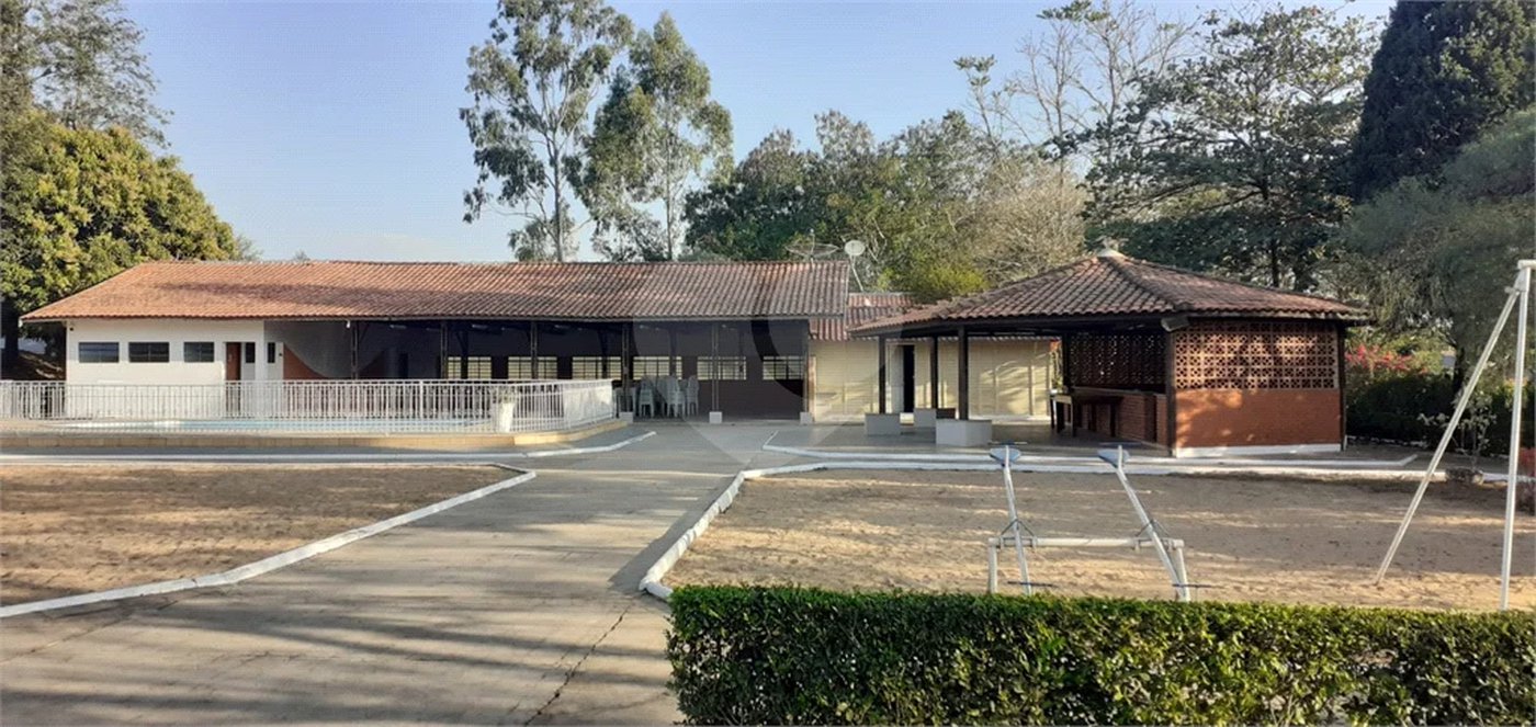 Excelente chácara à venda em Artemis, com piscina, campo de futebol, barracão para festas