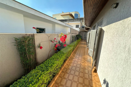 Casa à Venda no Bosque da Saúde com 271m², 3 Dormitórios, 1 Suíte e 4 Vagas