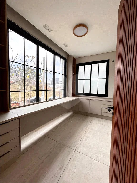 Casa térrea em estilo neoclássico com 3 suítes, no Condomínio Damha 2, na cidade de Piracicaba - SP.