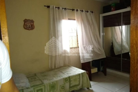 Casa Térrea com 3 dormitórios, sendo 1 suíte.