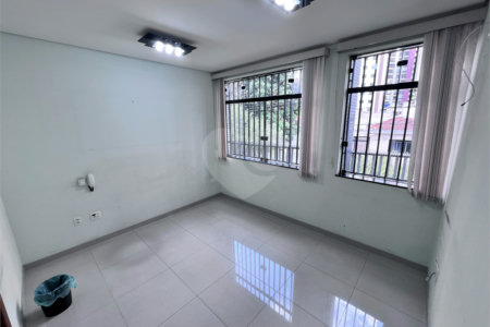 Prédio Comercial de Alto Padrão - 253m², 5 Salas, 5 banheiros , 3 Vagas , à venda na Moóca
