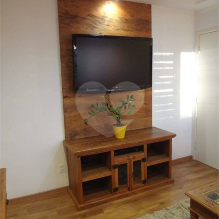 Apartamento no Condomínio Residencial Ipê I .