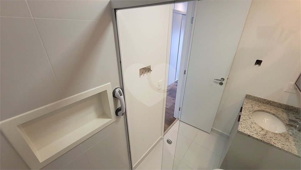 Apartamento de 2 quartos mobiliado à venda no Paraíso