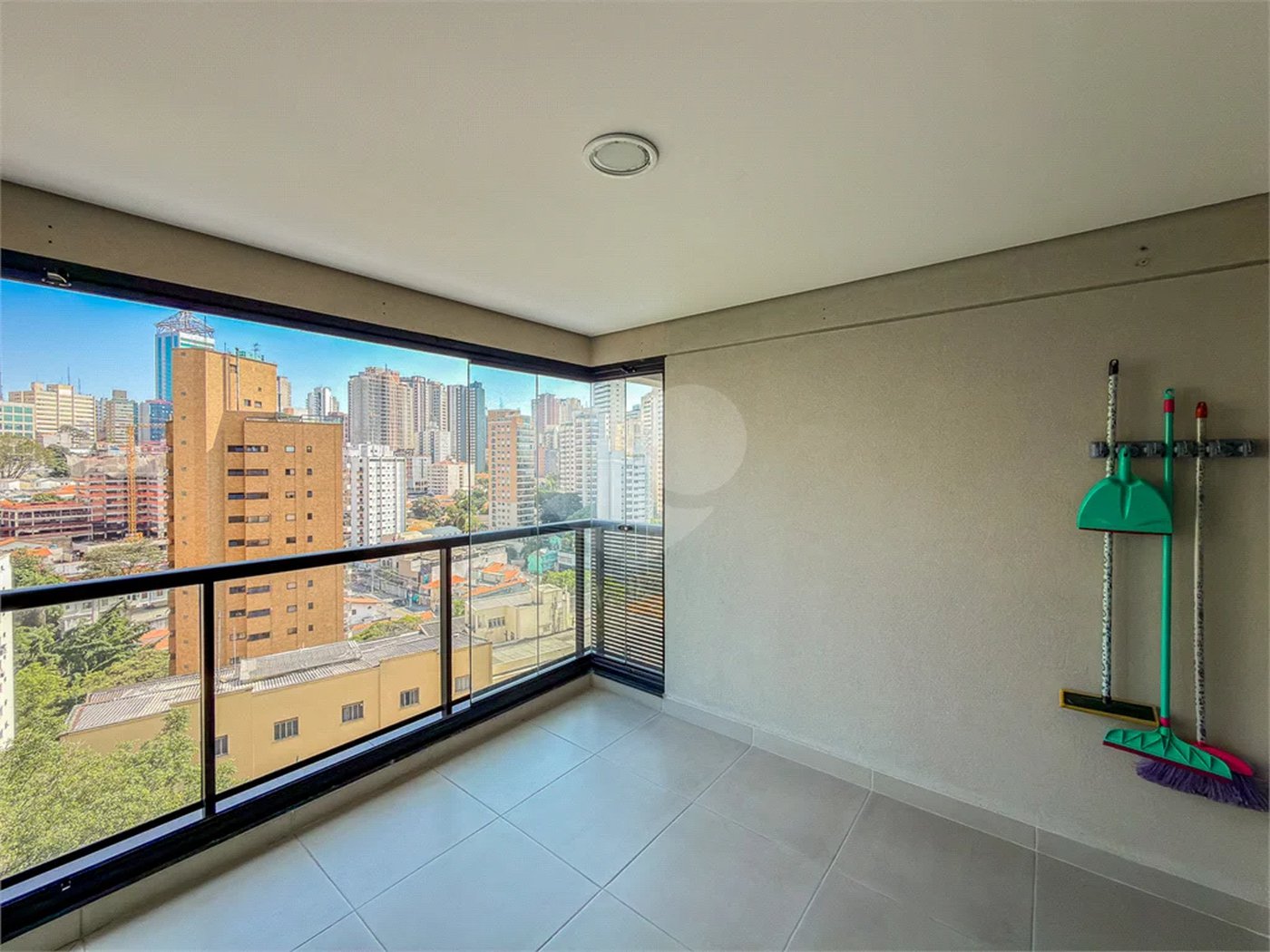 Studio novo com 33m² e vaga na garagem na região da Aclimação em São Paulo - SP.